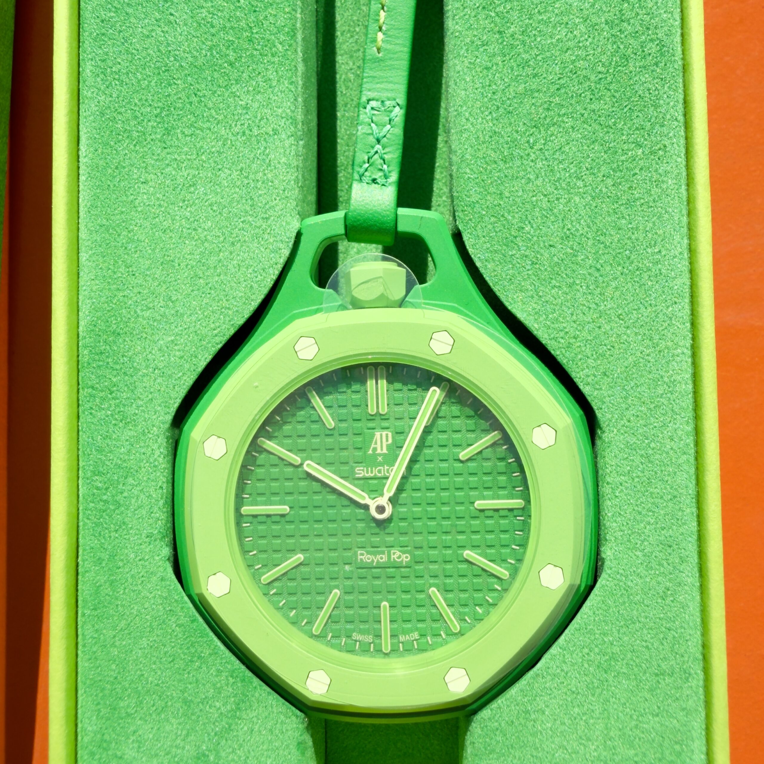 SWATCH x AUDEMARS PIGUET ROYAL POP „GREEN EIGHT